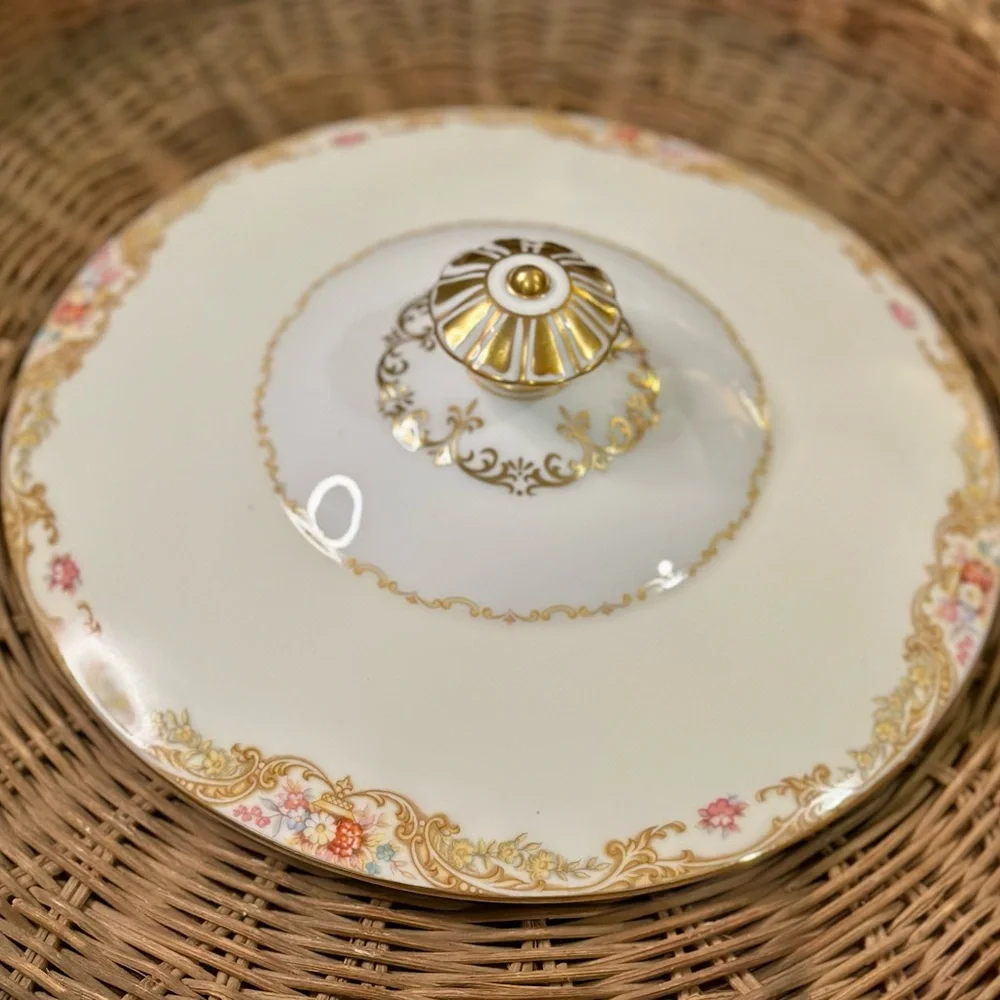 Noritake Trojan Fine Porcelain Vegetable Bowl With Finial Topped Dome Lid